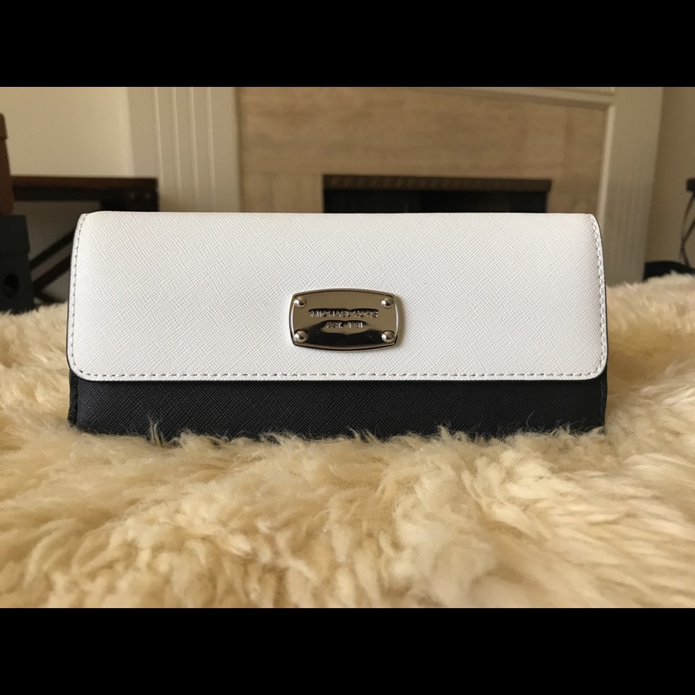 BNWT!! Michael Kors Envelope Wallets